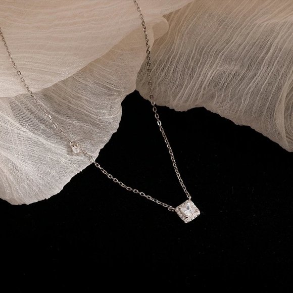 NEW 925 Sterling Silver Diamond Halo Necklace - Picture 7 of 9